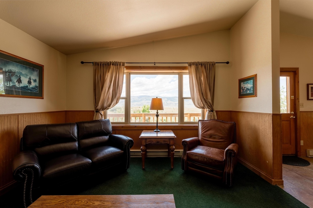Chico Hot Springs Resort 28/50