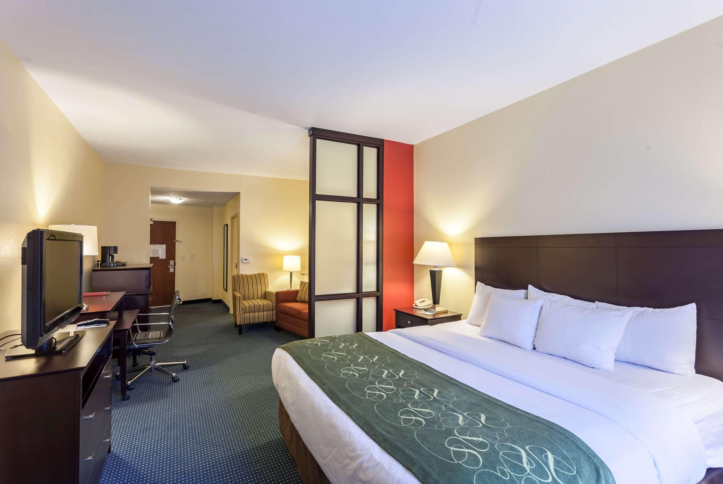 SUITE, KING BED