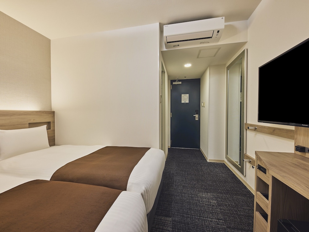 ROOM, TWIN BEDS, MAIN BUILDING