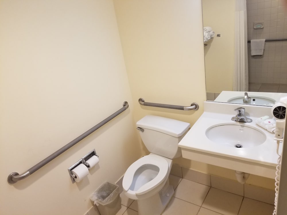 غرفة بسريرين كوين لذوي الإعاقة، Clarion Hotel Somerset - New Brunswick, NJ 2/2