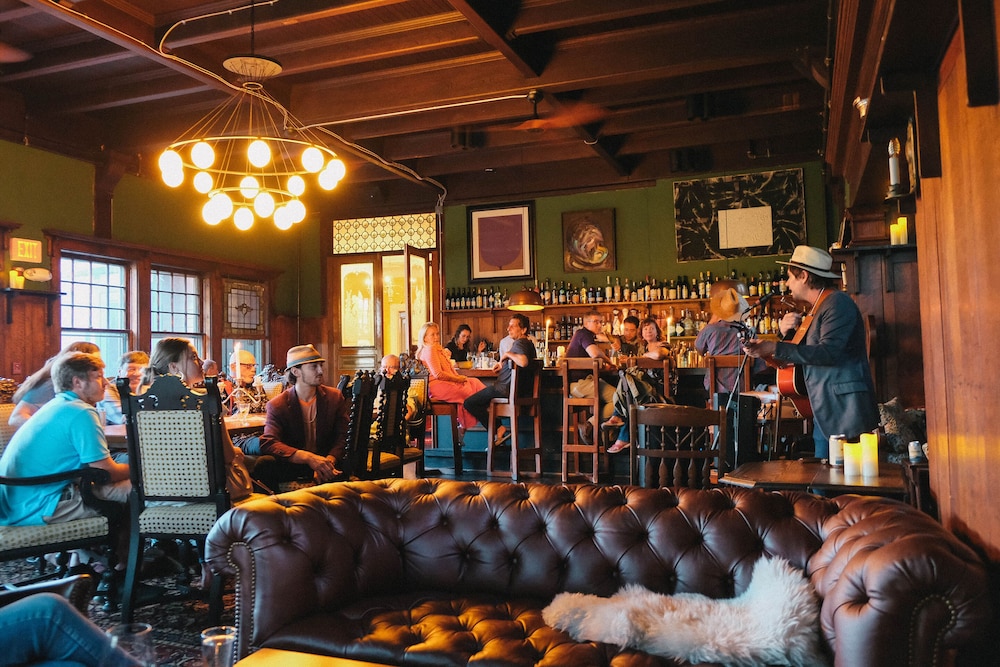 Apple Tree Inn 40/50