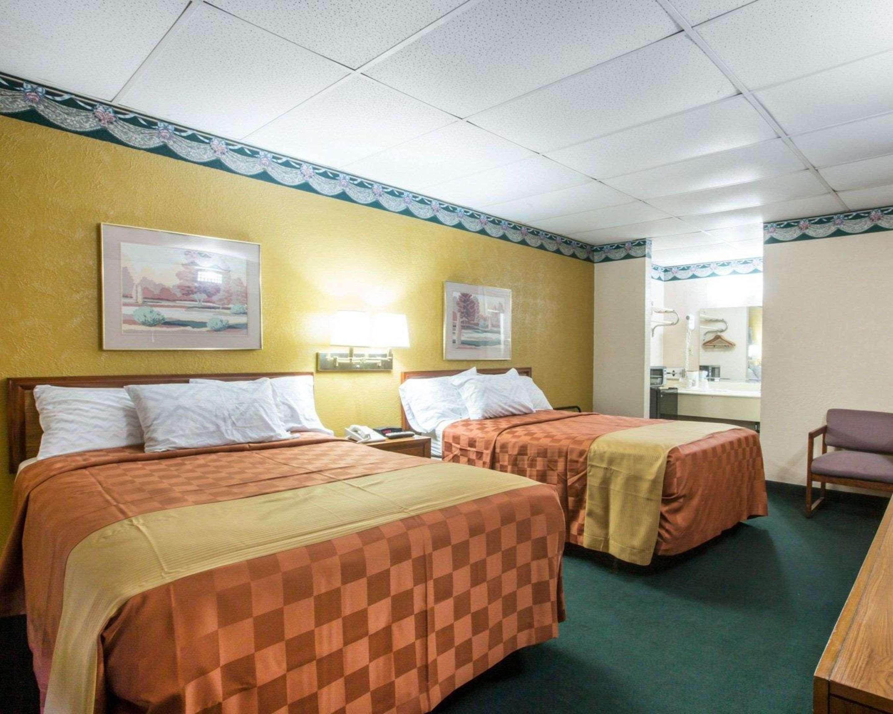 Upgrade, Efficiency, Queen Bed