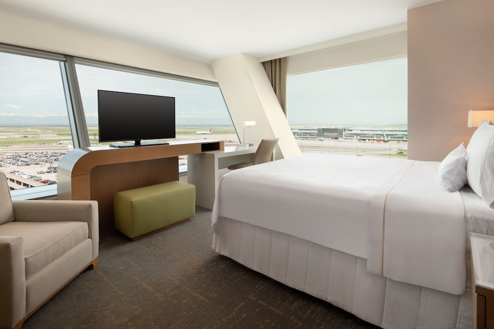 جناح تنفيذي بسرير كينج بغرفة نوم واحدة لذوي الإعاقة، The Westin Denver International Airport 2/4