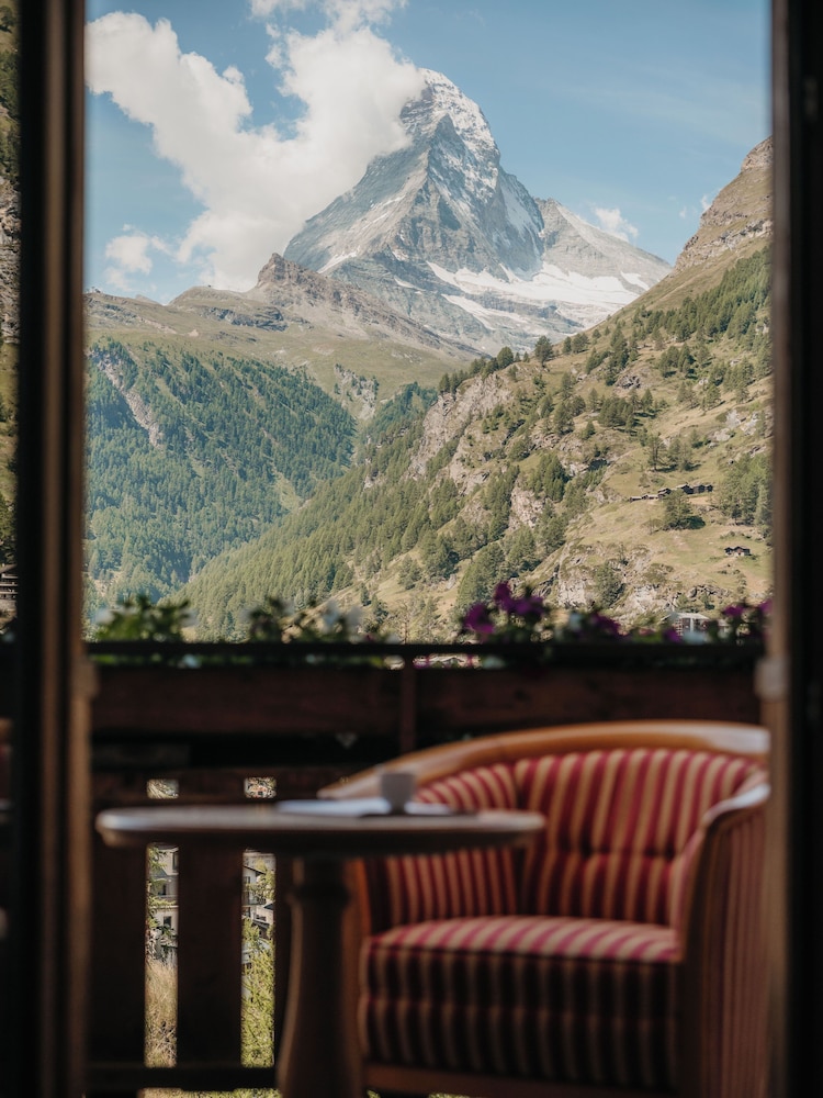 Chalet Hotel Schonegg 43/49