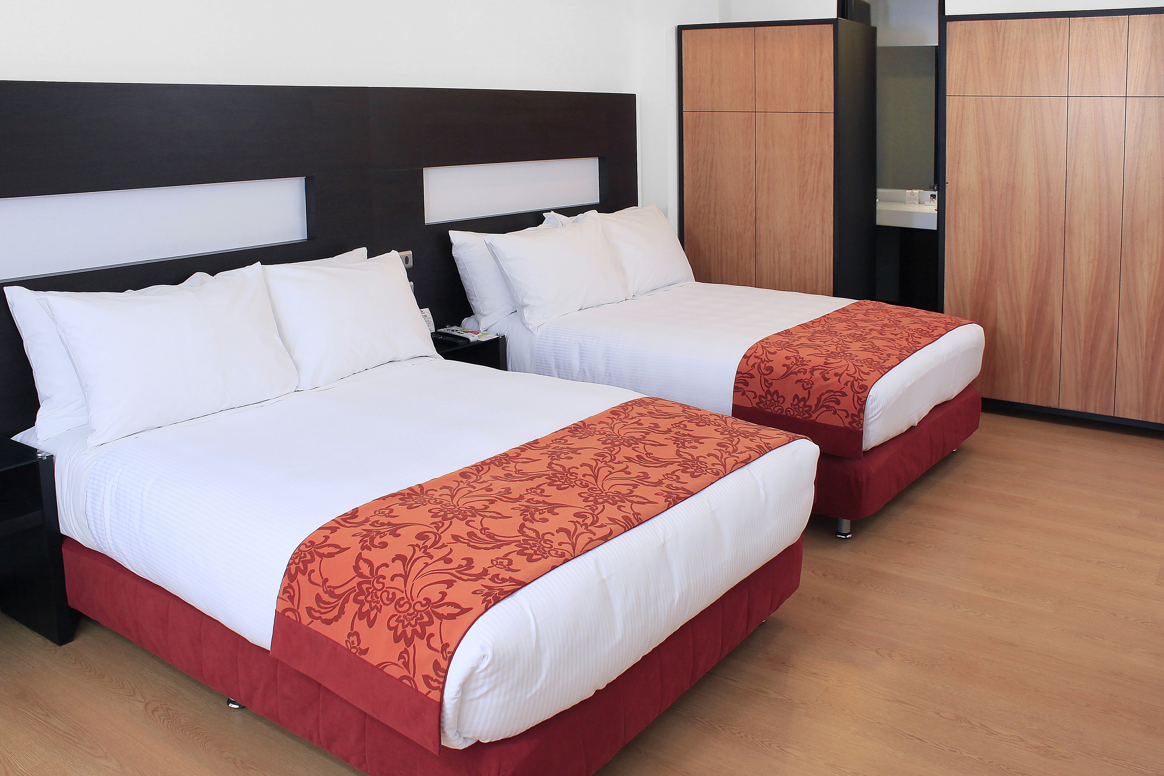 Hotel Continental All Suites 5/17
