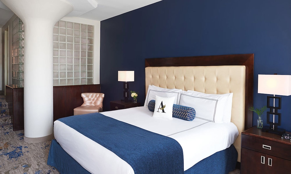 Atheneum Suite Hotel 9/39