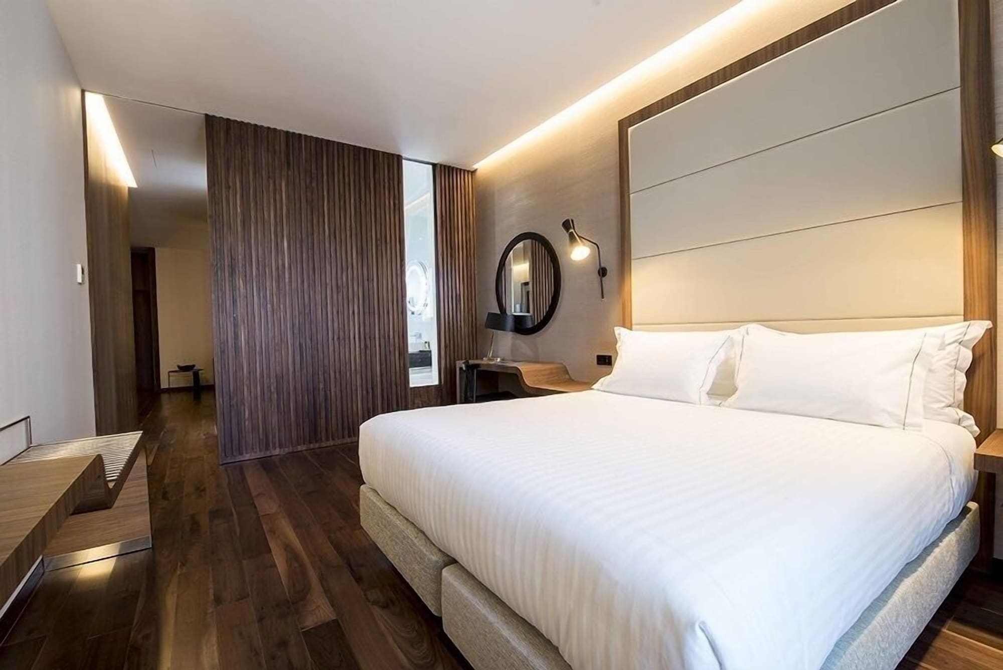 DELUXE, SUITE