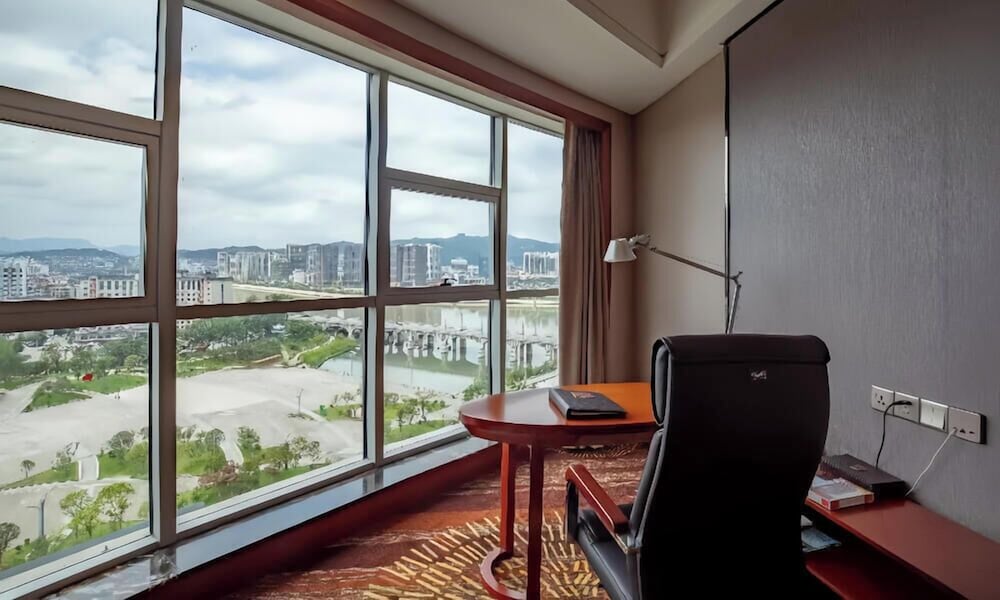 King Maker Grand Hotel 41/49