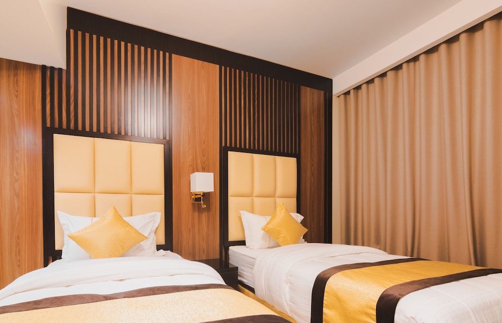 DELUXE, TWIN BEDS
