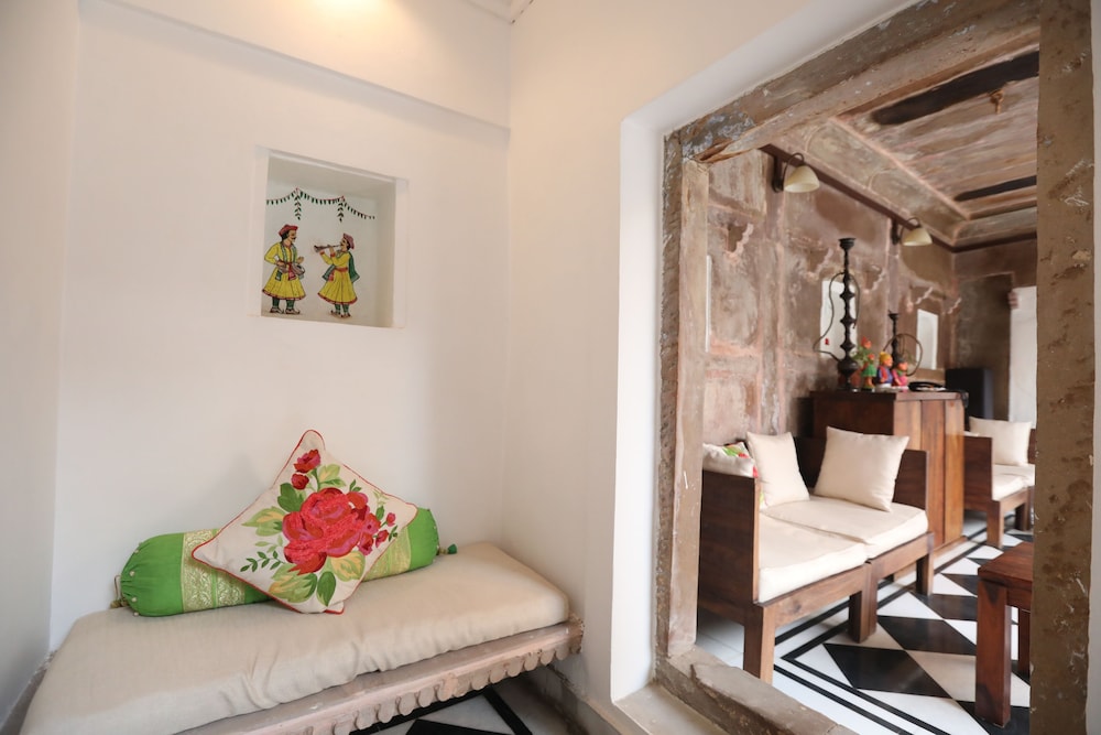 Guleria Kothi 33/50