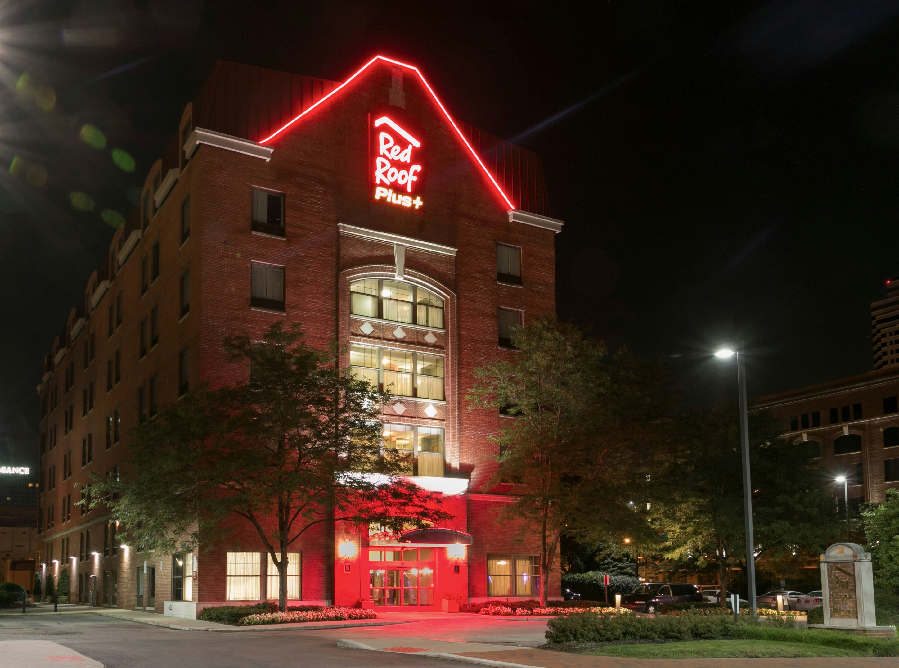 Red Roof PLUS Columbus Downtown - Convention Center 8/47