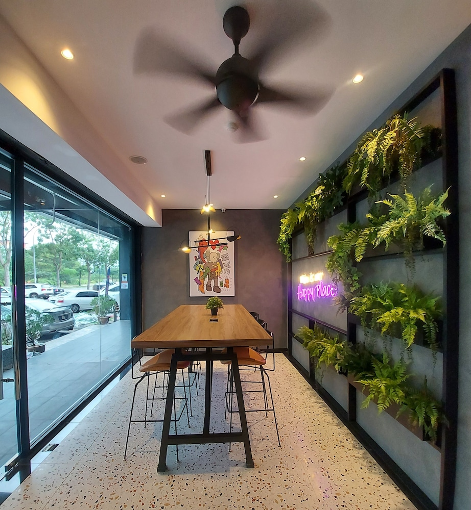 Miico Hotel Mount Austin 44/58