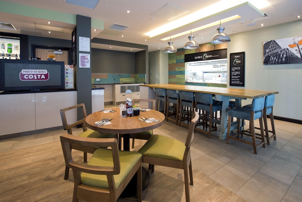 Premier Inn Manchester Salford Media City Hotel 32/44