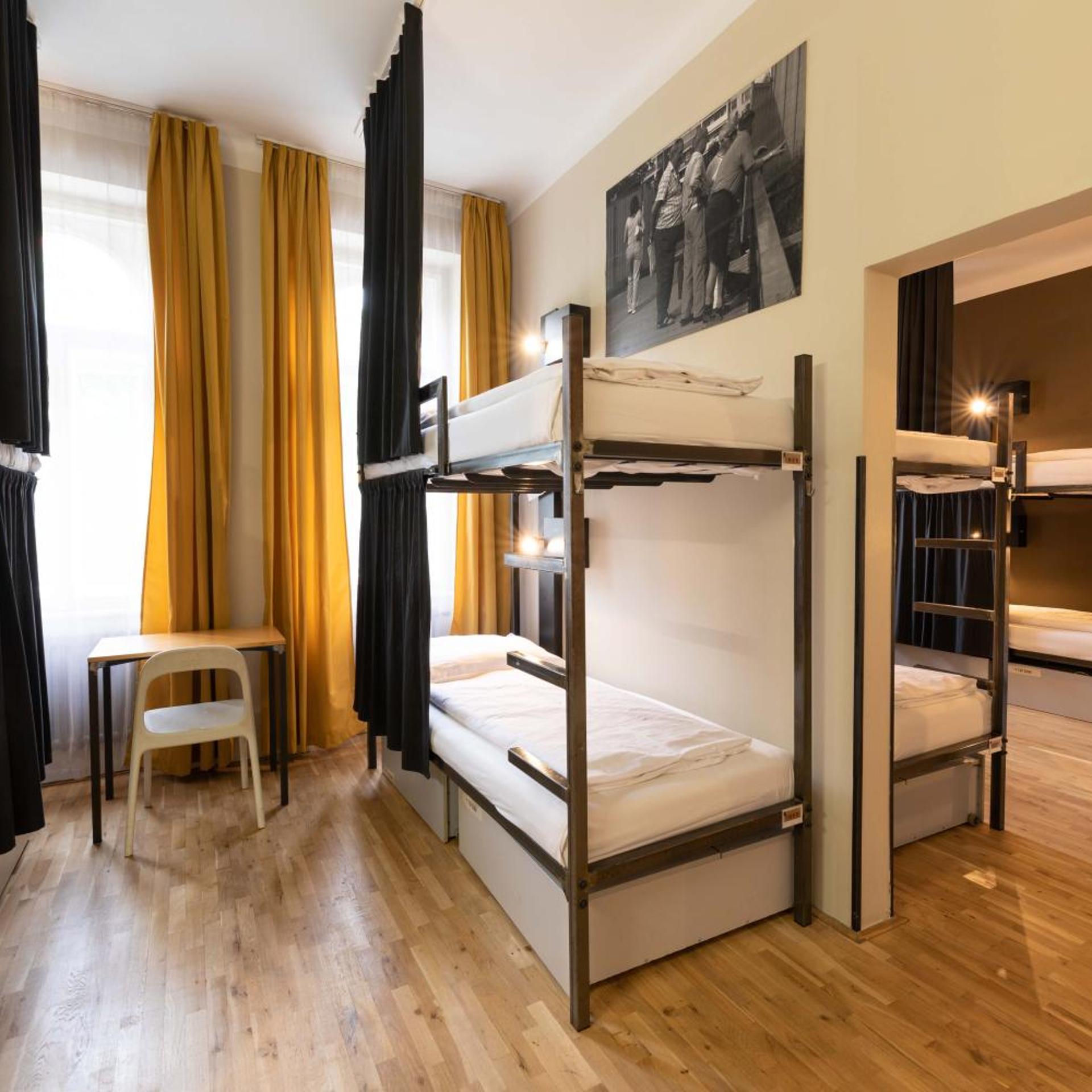 Mixed Dorm, 12 Beds