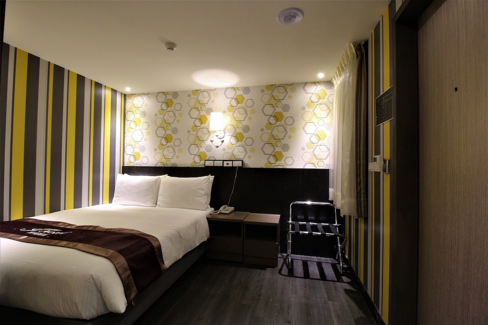 J Hotel 31/60