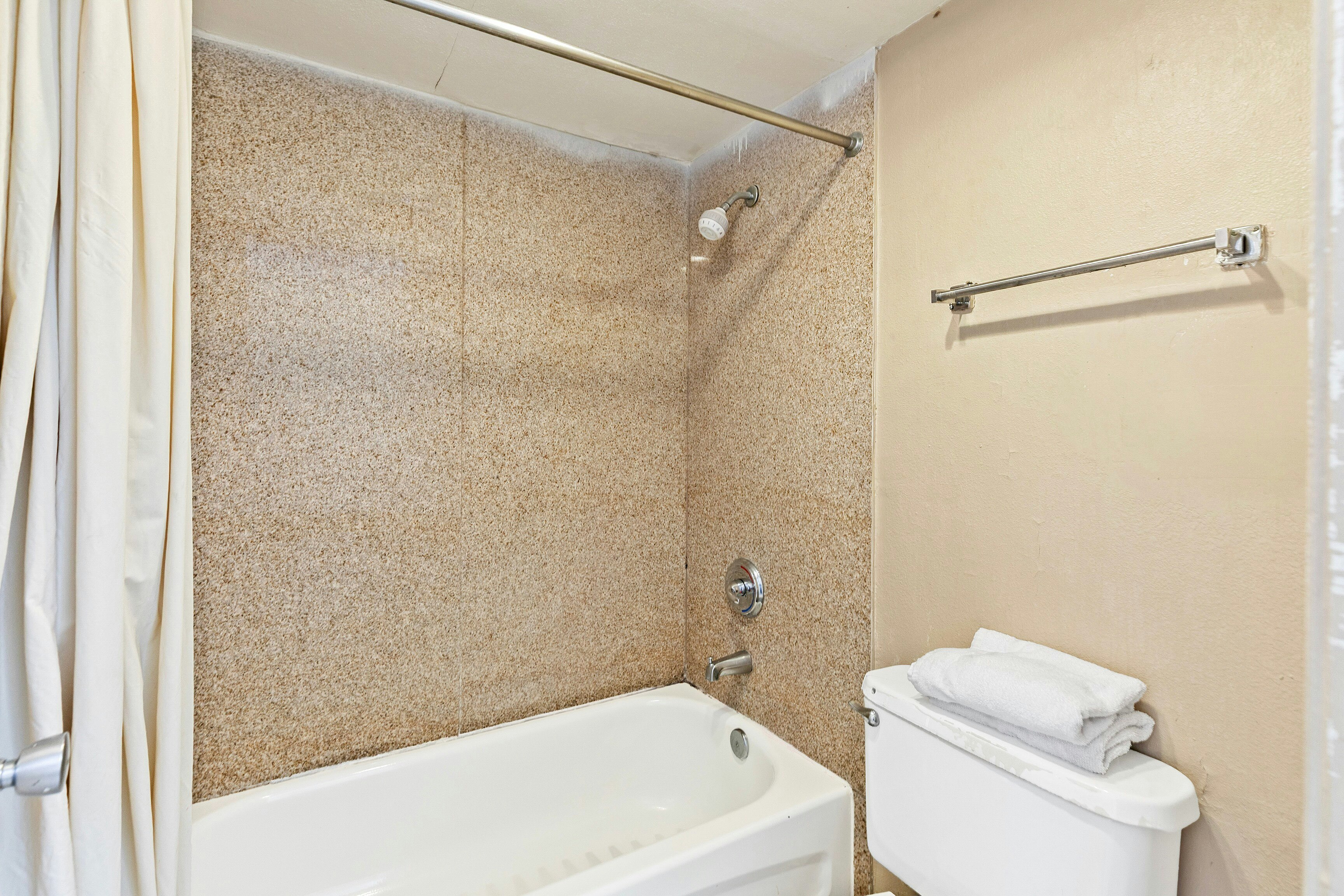 Luxury Inn By Hotel O Hattiesburg, MS 50/50