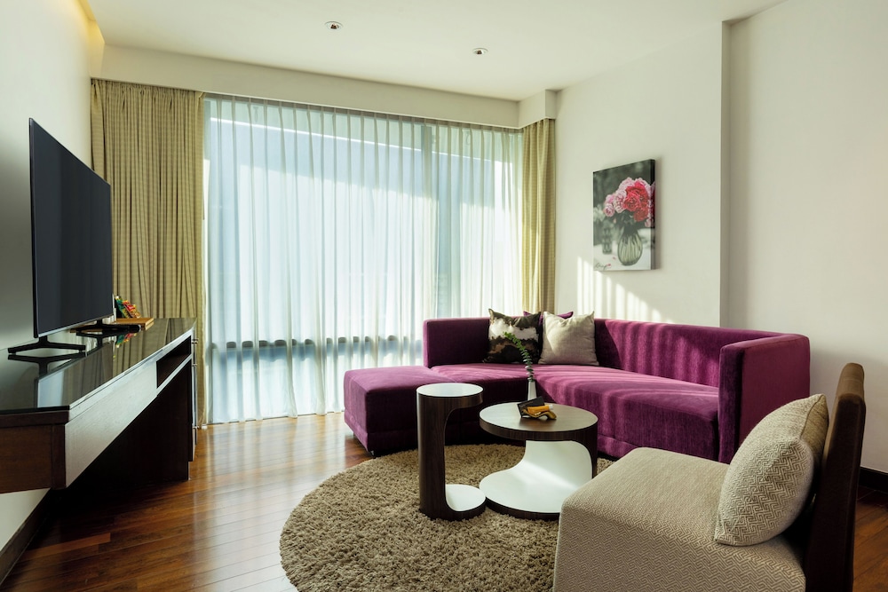 Lit Bangkok Hotel 84/107