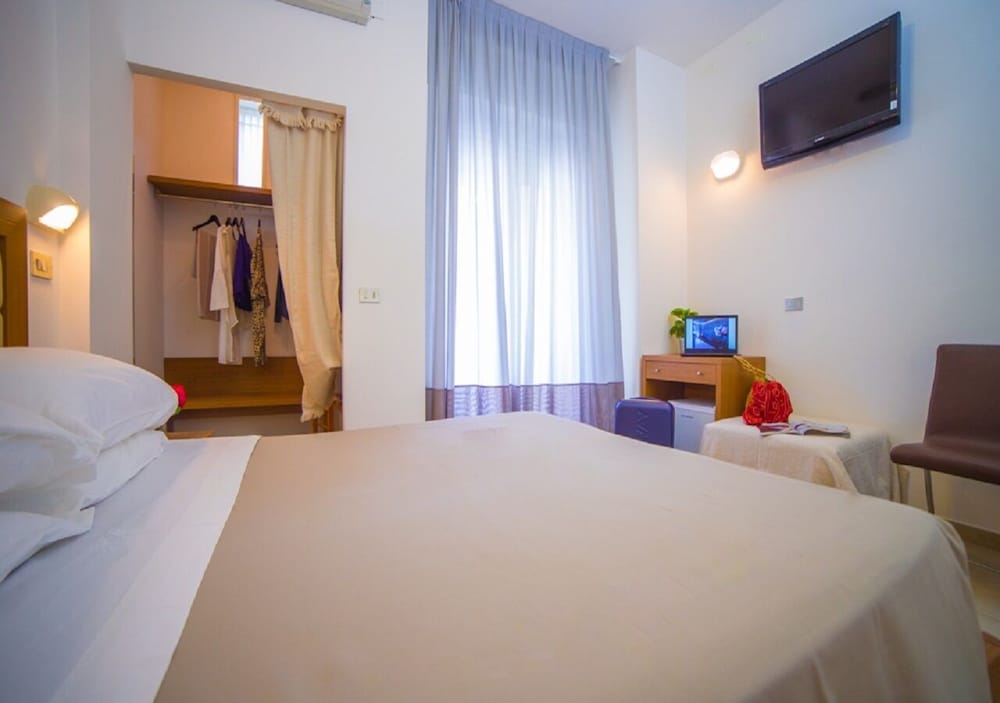 Mediterraneo Hotel and Suites 10/50