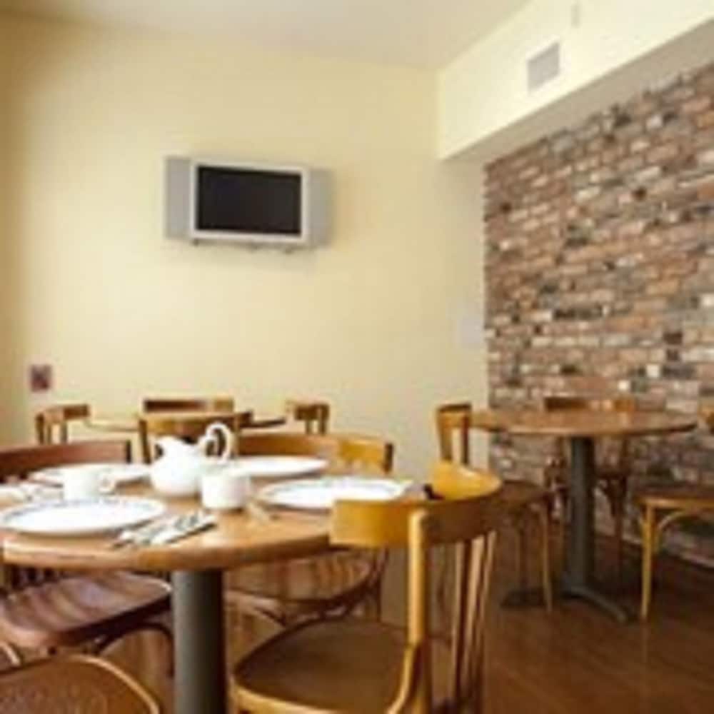 The Blackbird Hotel 38/47