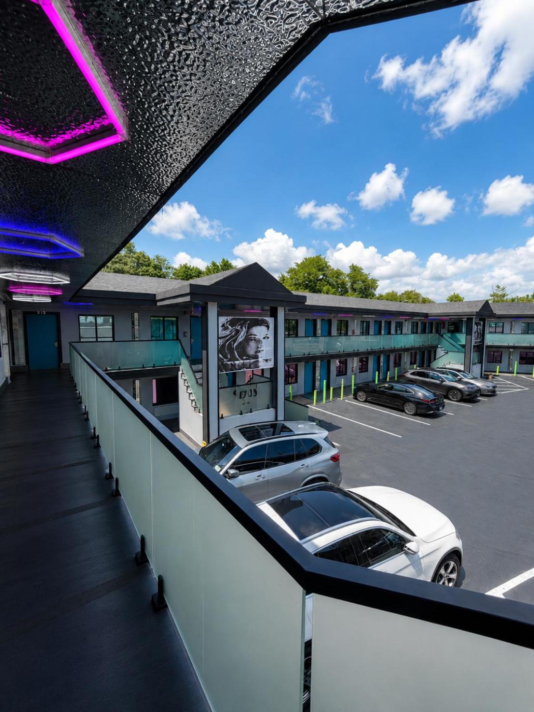 Hotel OPUS Bronx Near Bay Plaza Mall 9/46