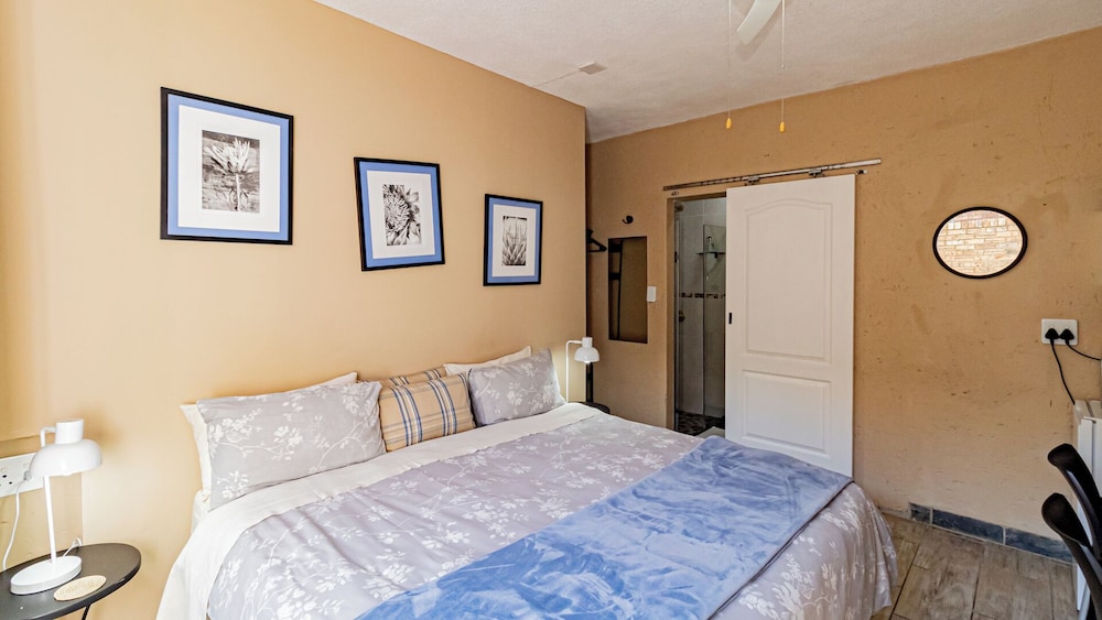 DOUBLE OR TWIN BED