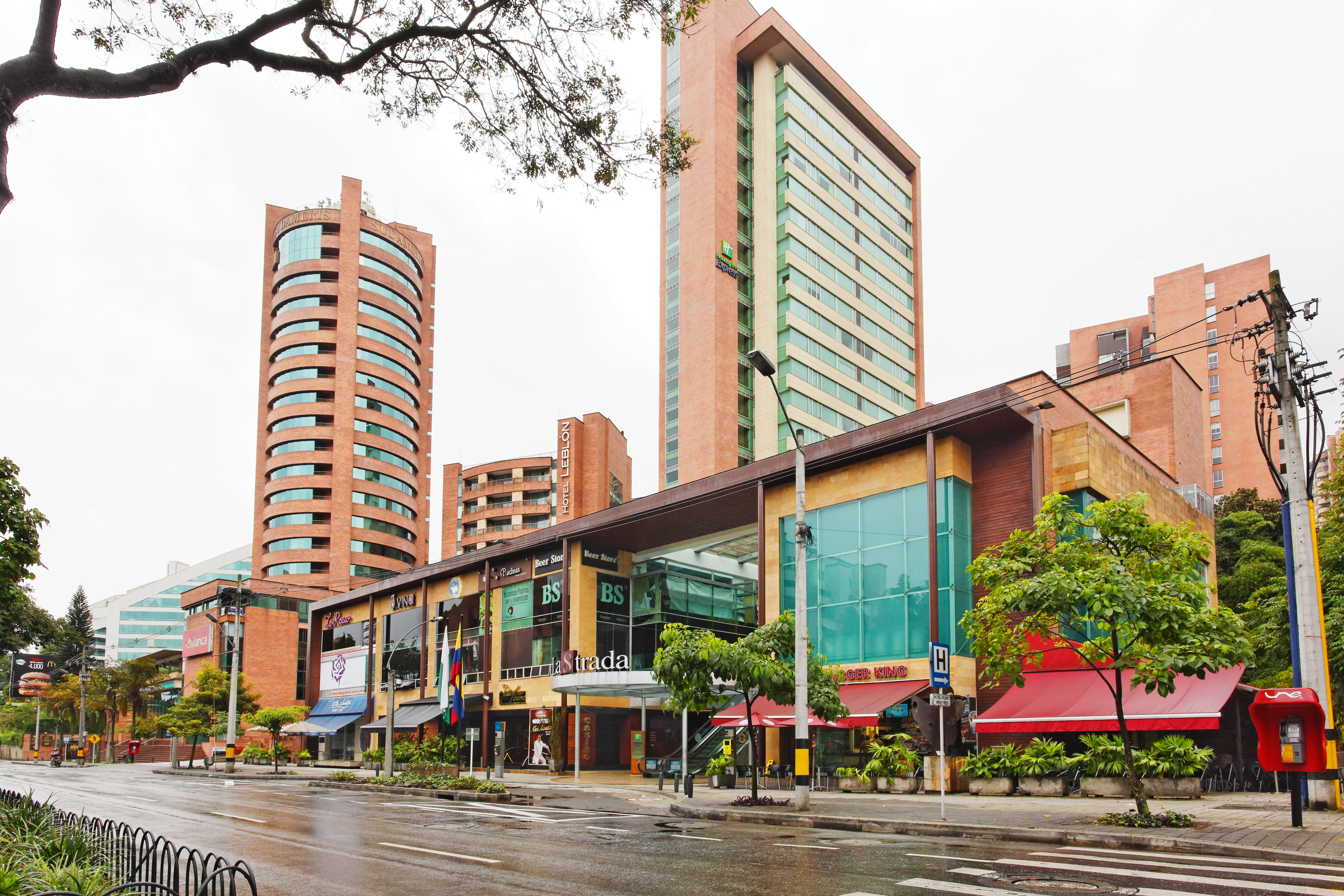 HOLIDAY INN EXPRESS MEDELLIN 3/65