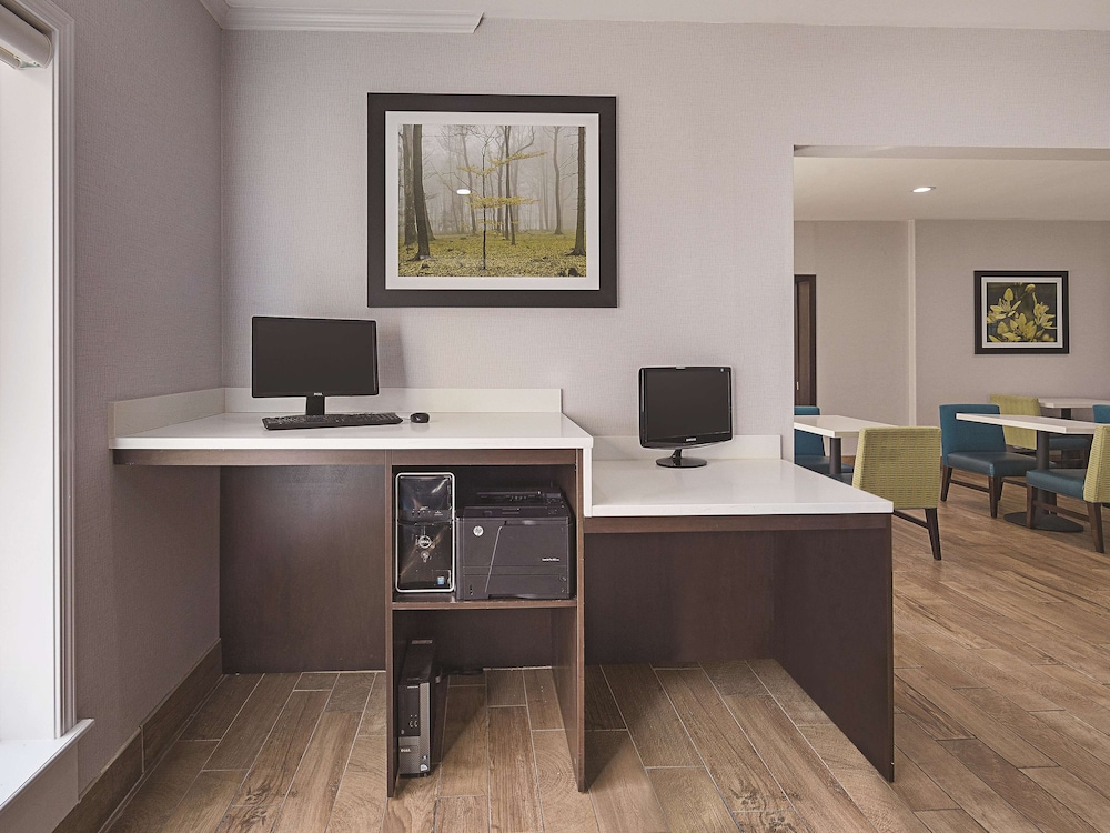 La Quinta Inn & Suites by Wyndham Central Point - Medford 39/48