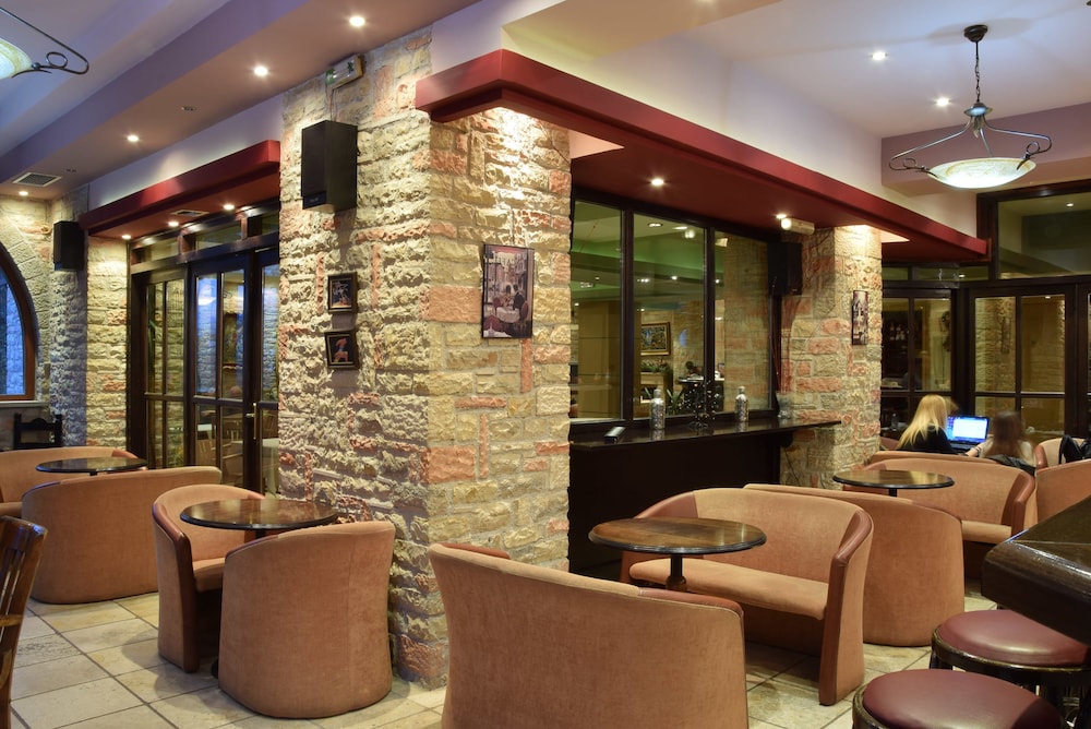 Mont Helmos Hotel 52/71