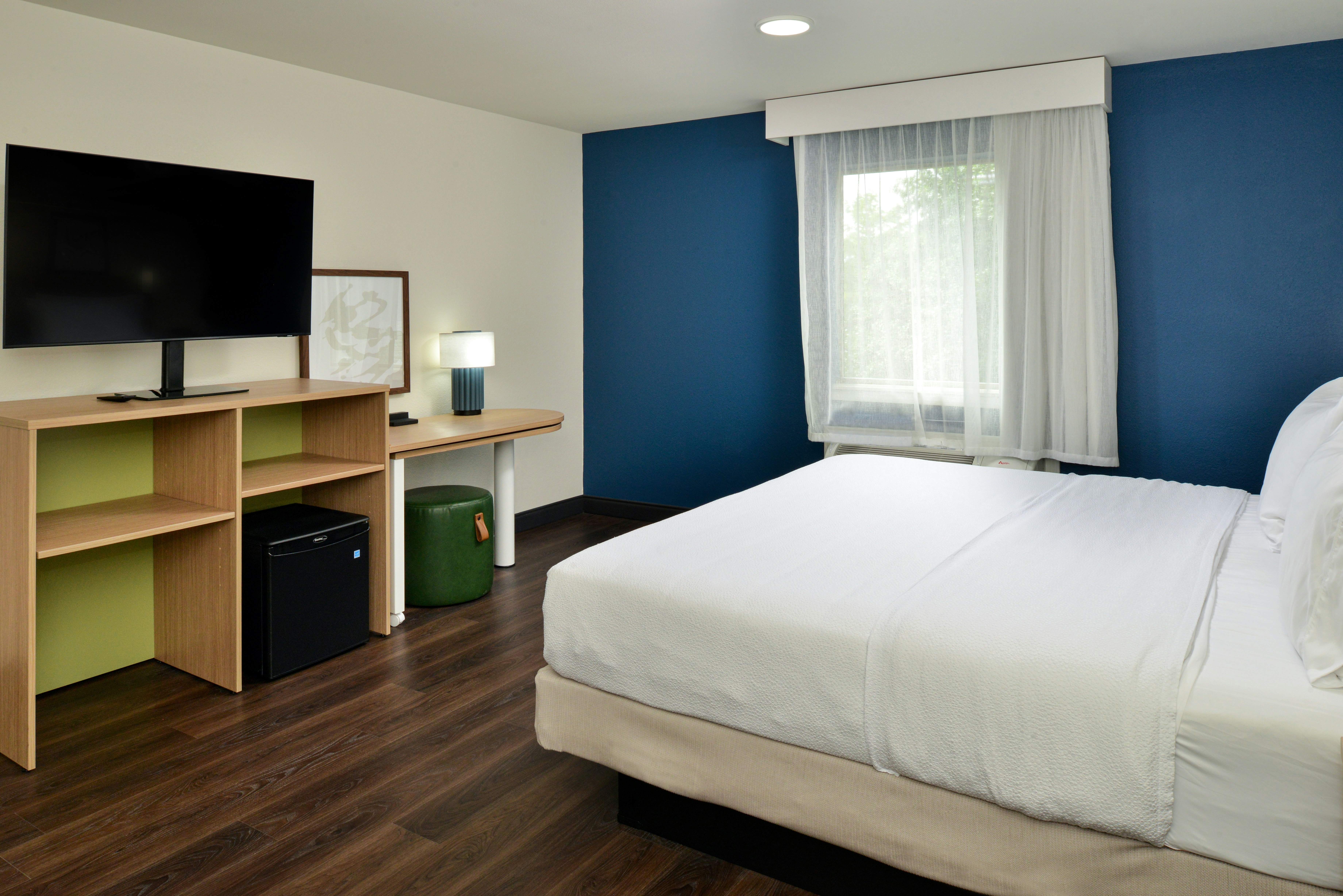 ROOM, KING BED