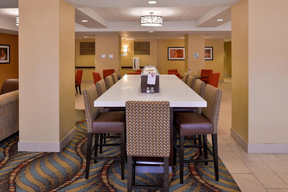 Holiday Inn Express & Suites Page - Lake Powell Area 51/60
