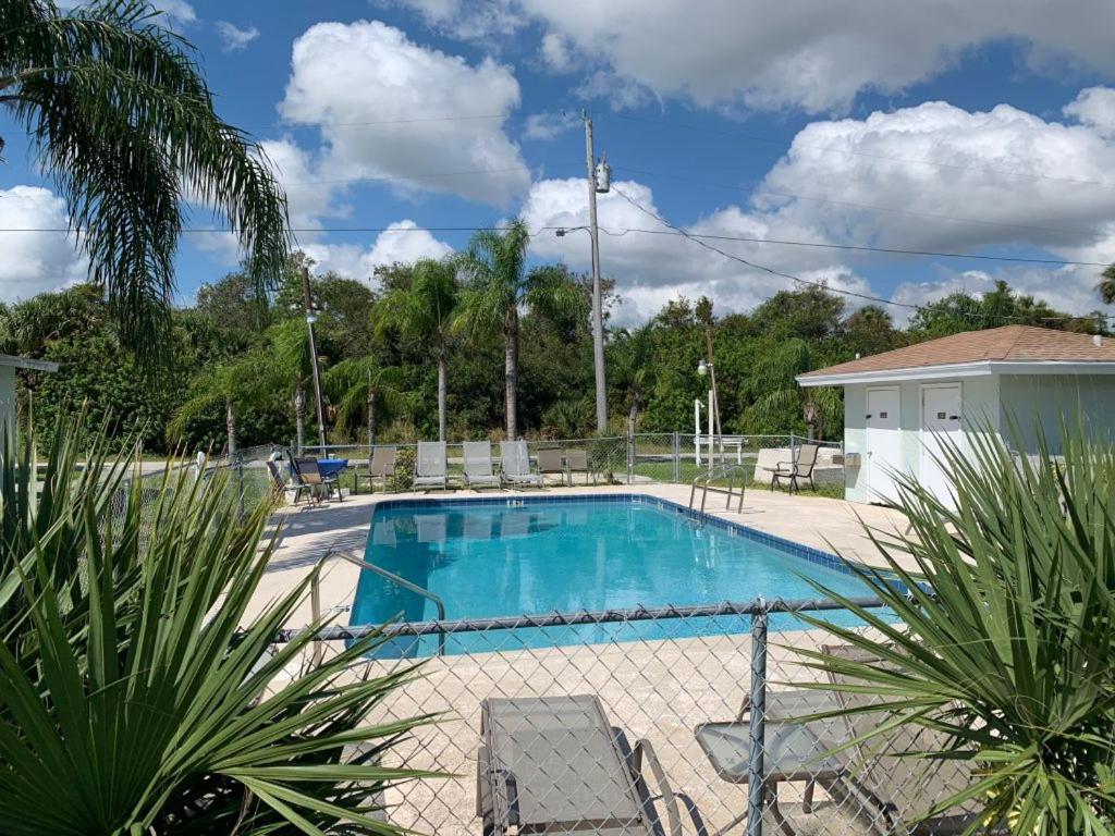 Sebastian Gardens Inn & Suites 18/20
