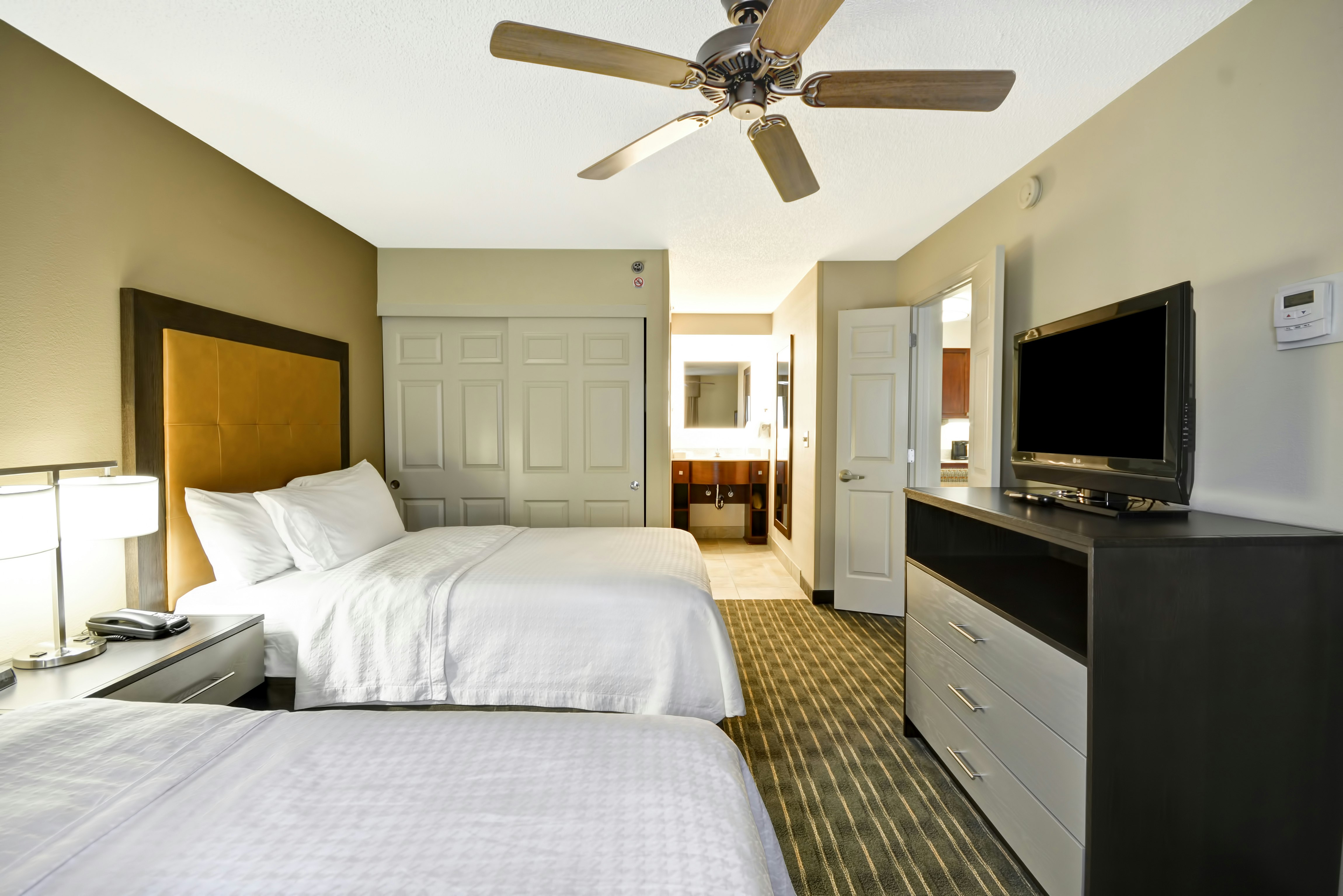 1 BEDROOM, SUITE, 2 DOUBLE BEDS