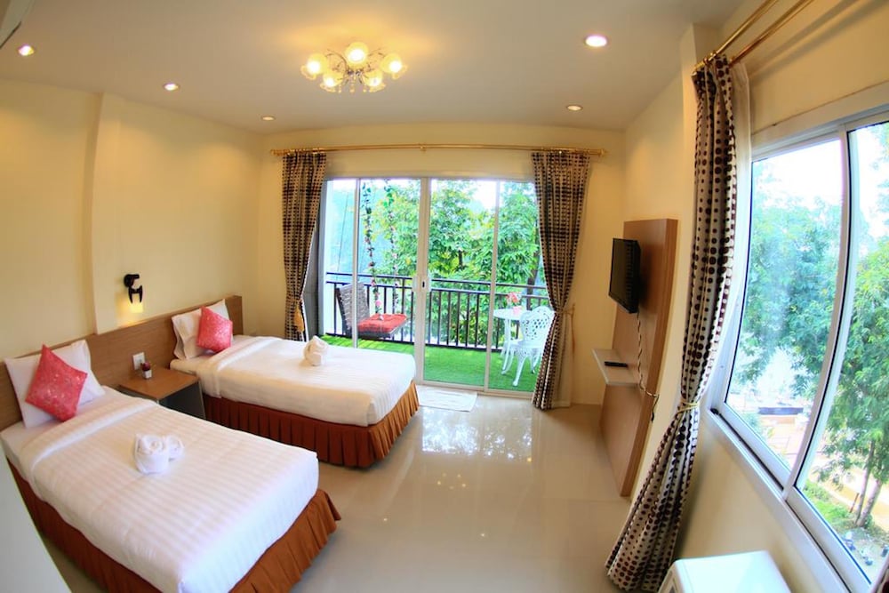 Banana Resort & Spa 8/31