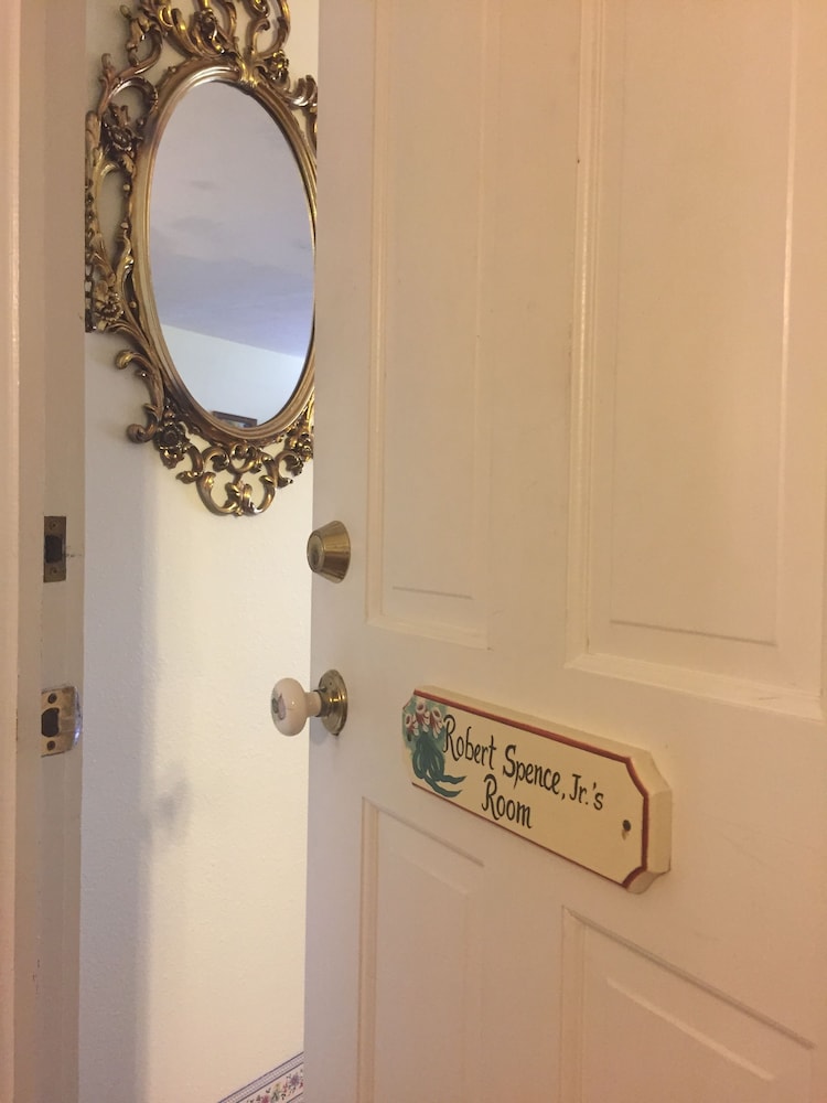 Woldert-Spence Manor 27/29