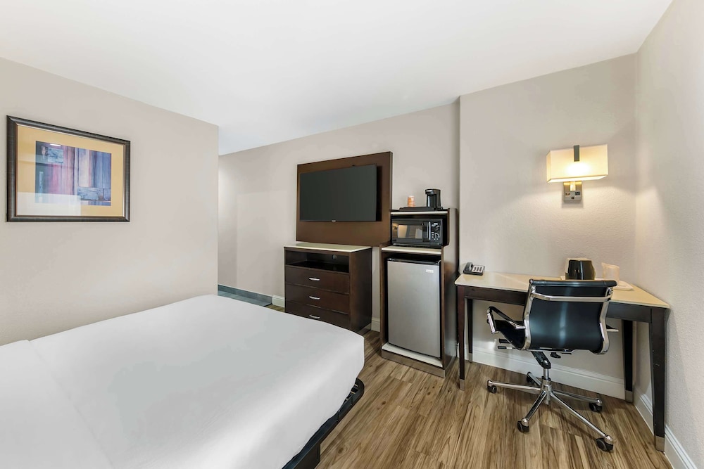 Quality Inn & Suites Sacramento 23/46