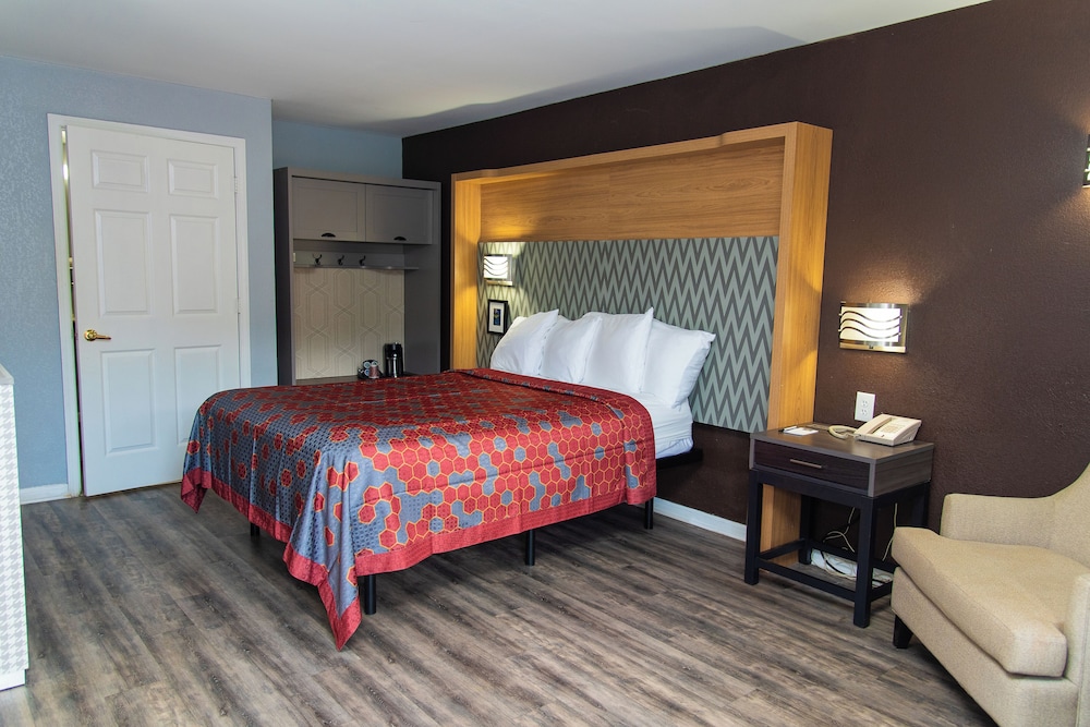 Columbus Inn and Suites 9/28