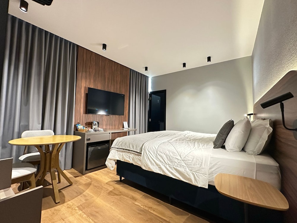 ZALLON HOTEL EXECUTIVE 16/53