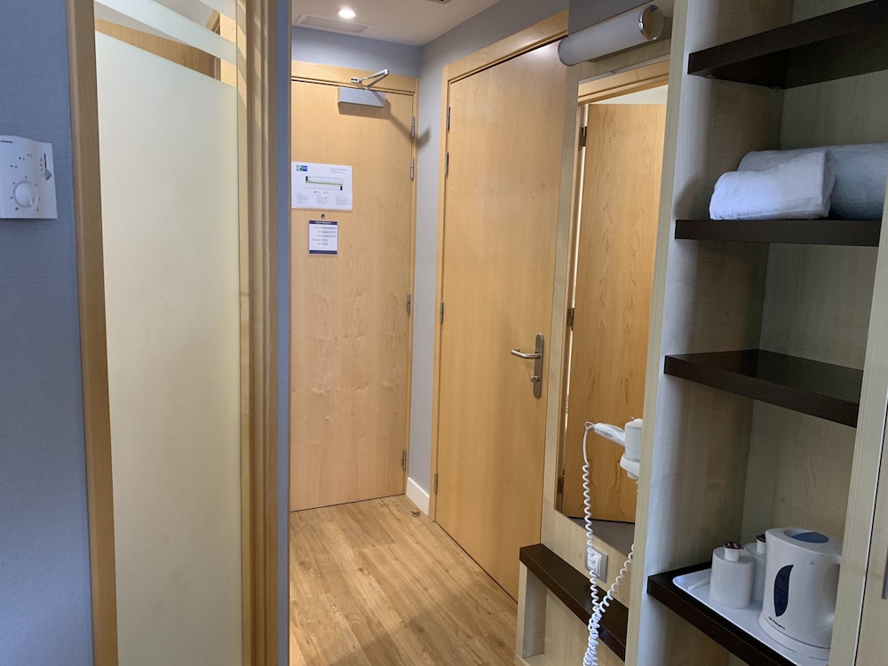 HOLIDAY INN EXPRESS VITORIA 17/43
