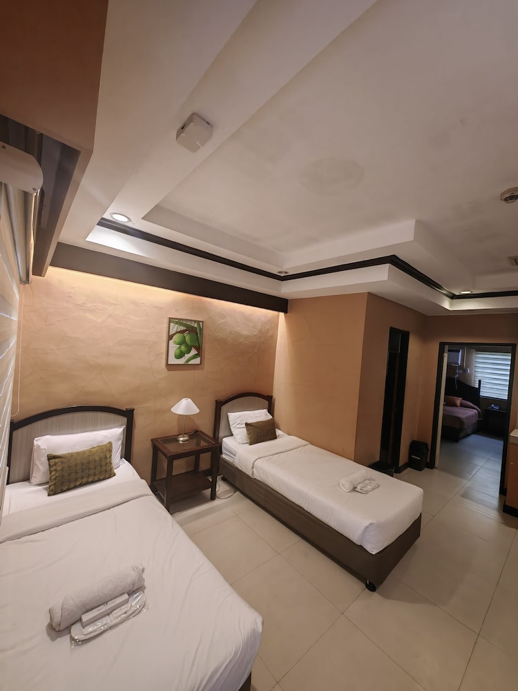 DELUXE, FAMILY, STUDIO, MULTIPLE BEDS