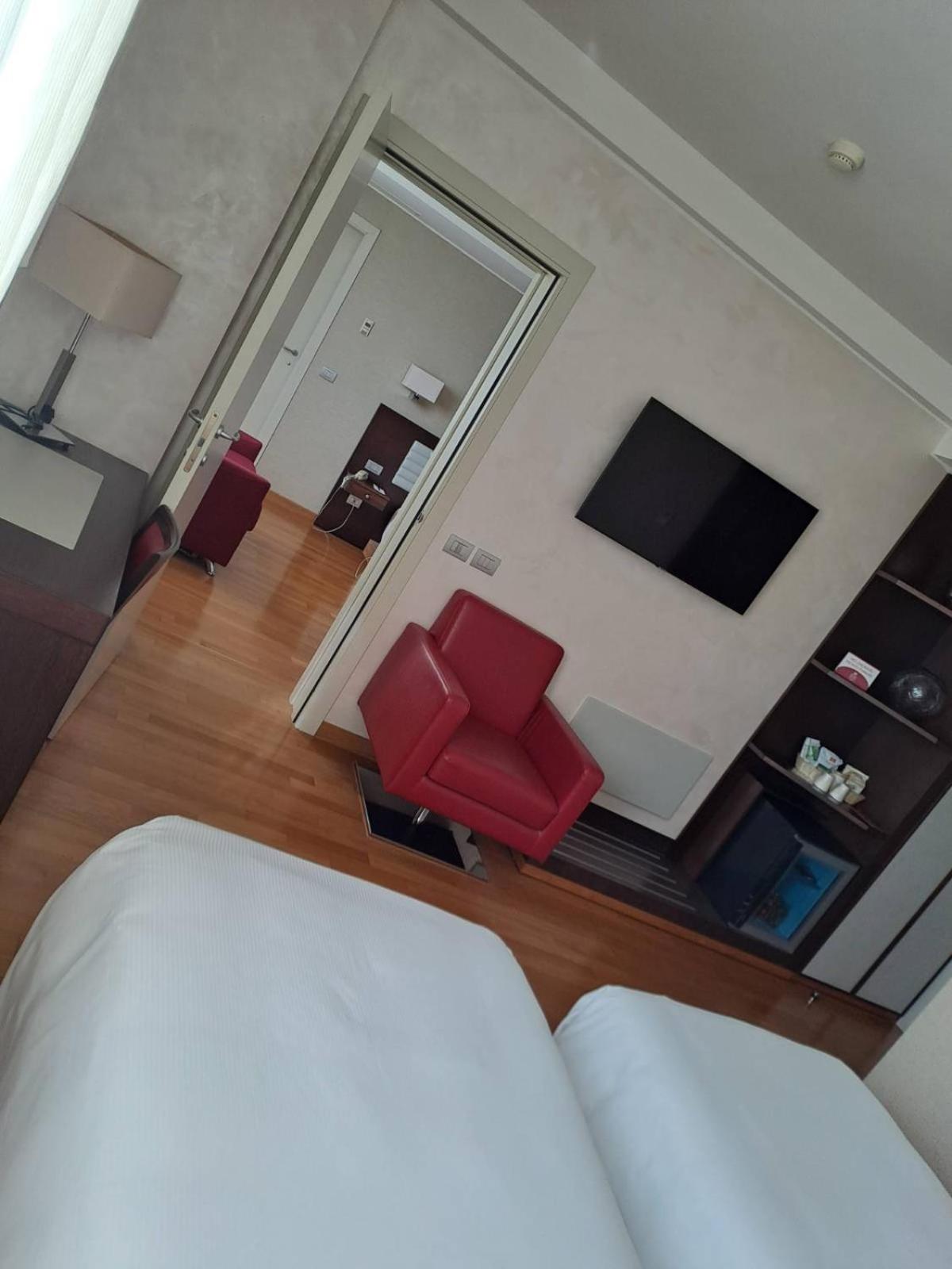 Room, Quadruple, BREAKING BUSINESS HOTEL 2/6