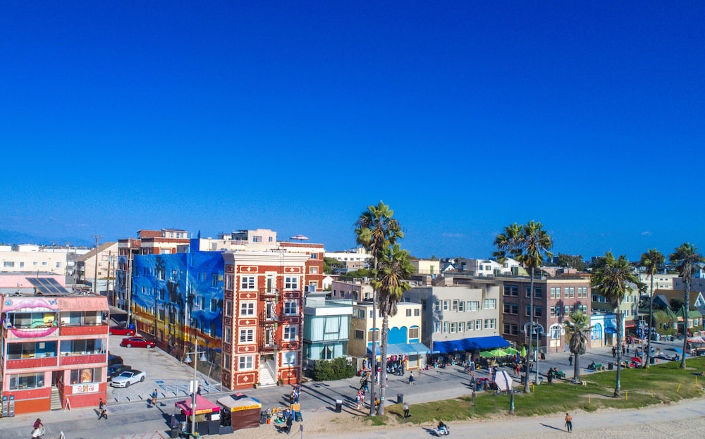 Venice Suites 2/68