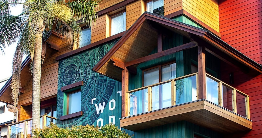 Hotel Wood 4/46