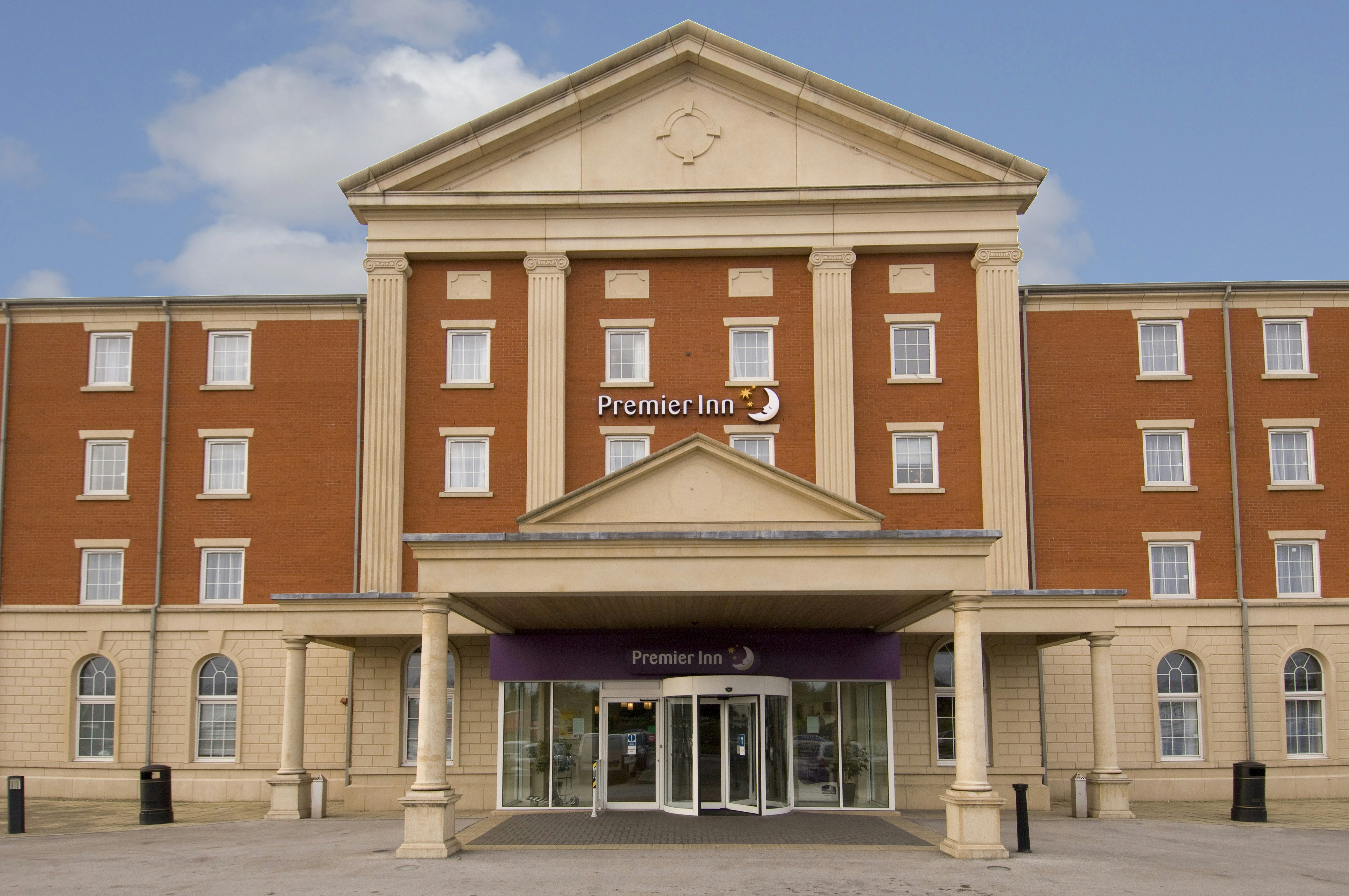 Premier Inn Manchester Trafford Centre West Hotel in MANCHESTER