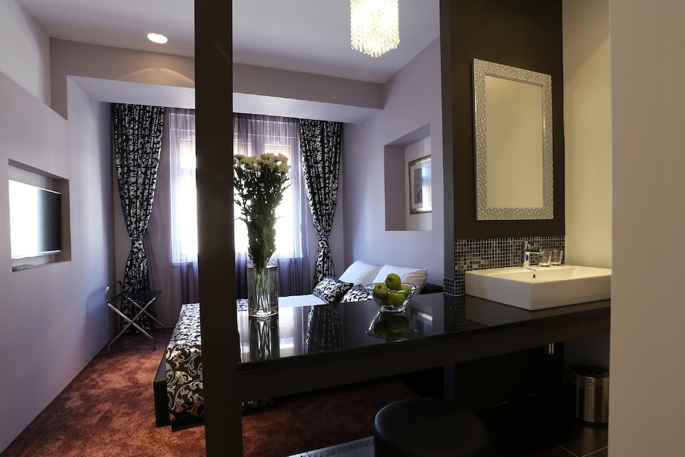Starlight luxury rooms 35/50