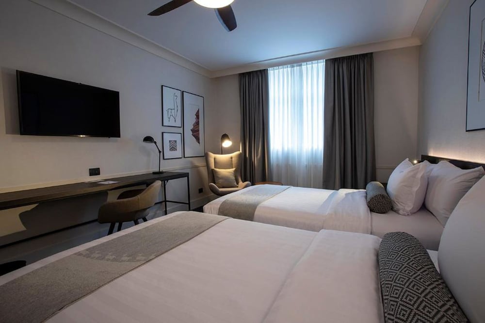 DELUXE, TWIN BEDS