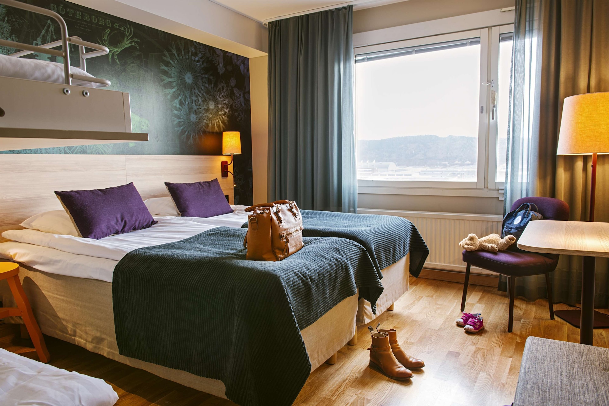 Room, Murphy Bed, Queen Bed