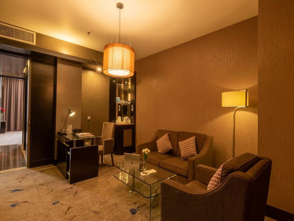 New World Suites 29/43