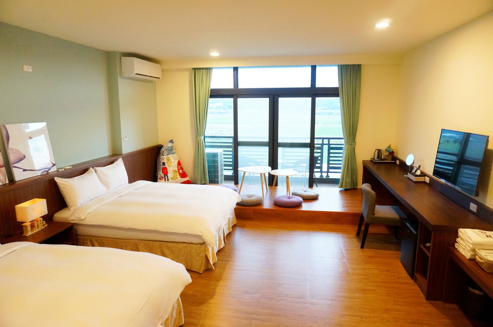 ROOM, QUADRUPLE