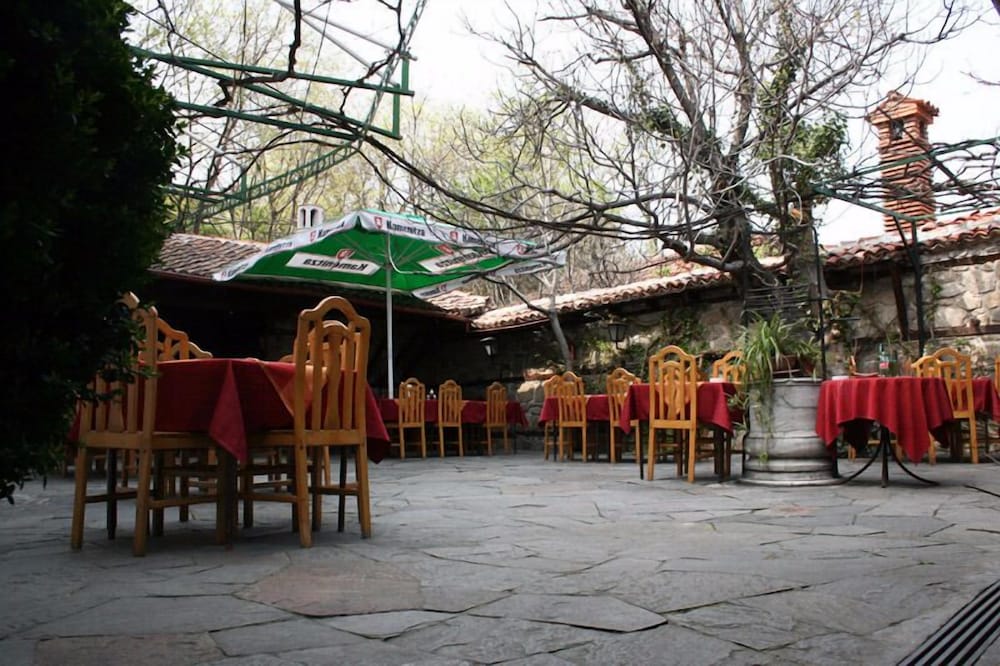 Alafrangite Hotel 31/33