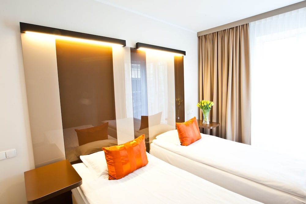 1 BEDROOM, APARTMENT